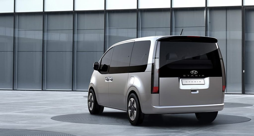 스타리아 후면에서 본 쿼터뷰