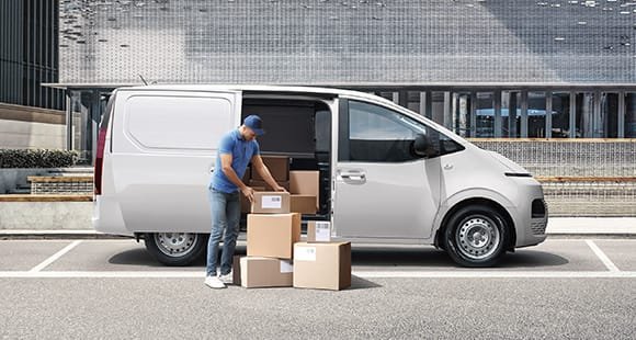 스타리아 밴 측면 슬라이딩 도어 화물 적재 모습